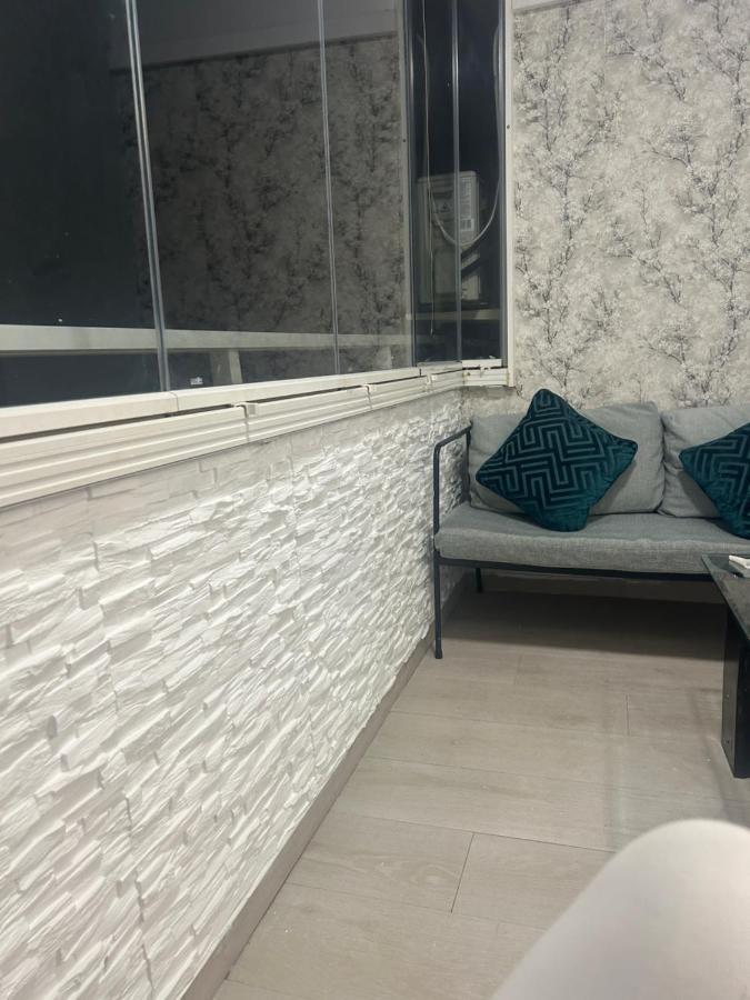 Studio Appartament Bright City Nuevo! ตอร์เรโมลิโนส ภายนอก รูปภาพ